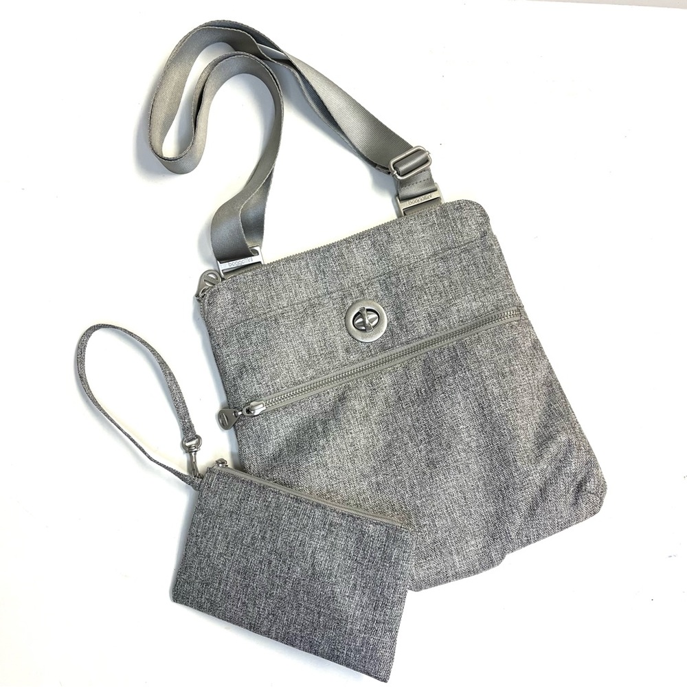 NWOT Baggallini Hanover Light Grey Crossbody w/Wristlet